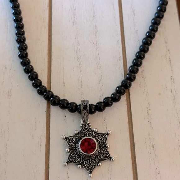 Red Hot Six-pointed Star Red Faux Gemstone Pendant, Faux Black Pearl Necklace - Picture 3 of 9